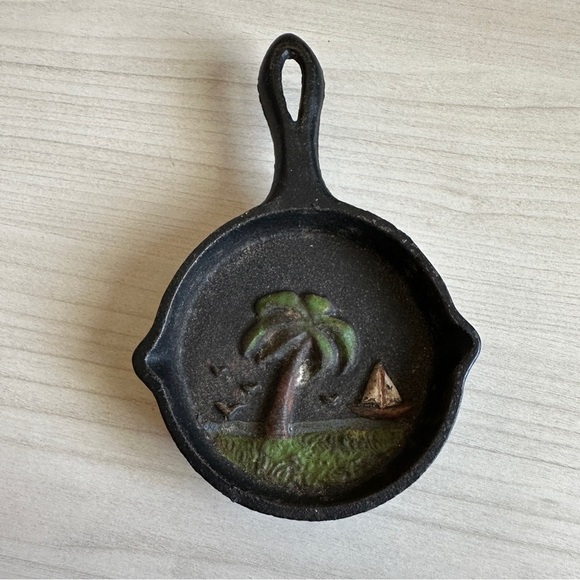 Vintage Mini Hand Painted Palm tree and sailboat 3D black Cast Iron Frying Pan - Picture 1 of 11